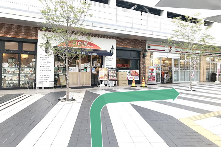 3. 突き当りのカプリチョーザを右手へお進みください。