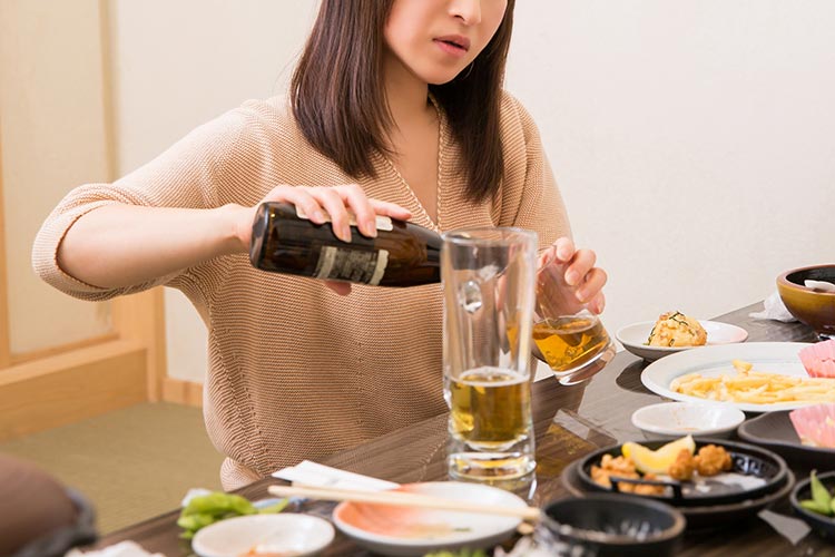暴飲暴食のイメージ写真